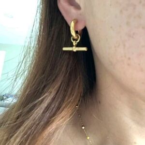 T-bar pendant earrings; in trend